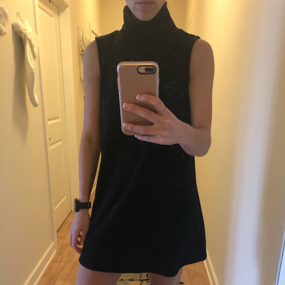 Black sleeveless high knock Tobi dress *Tags On*